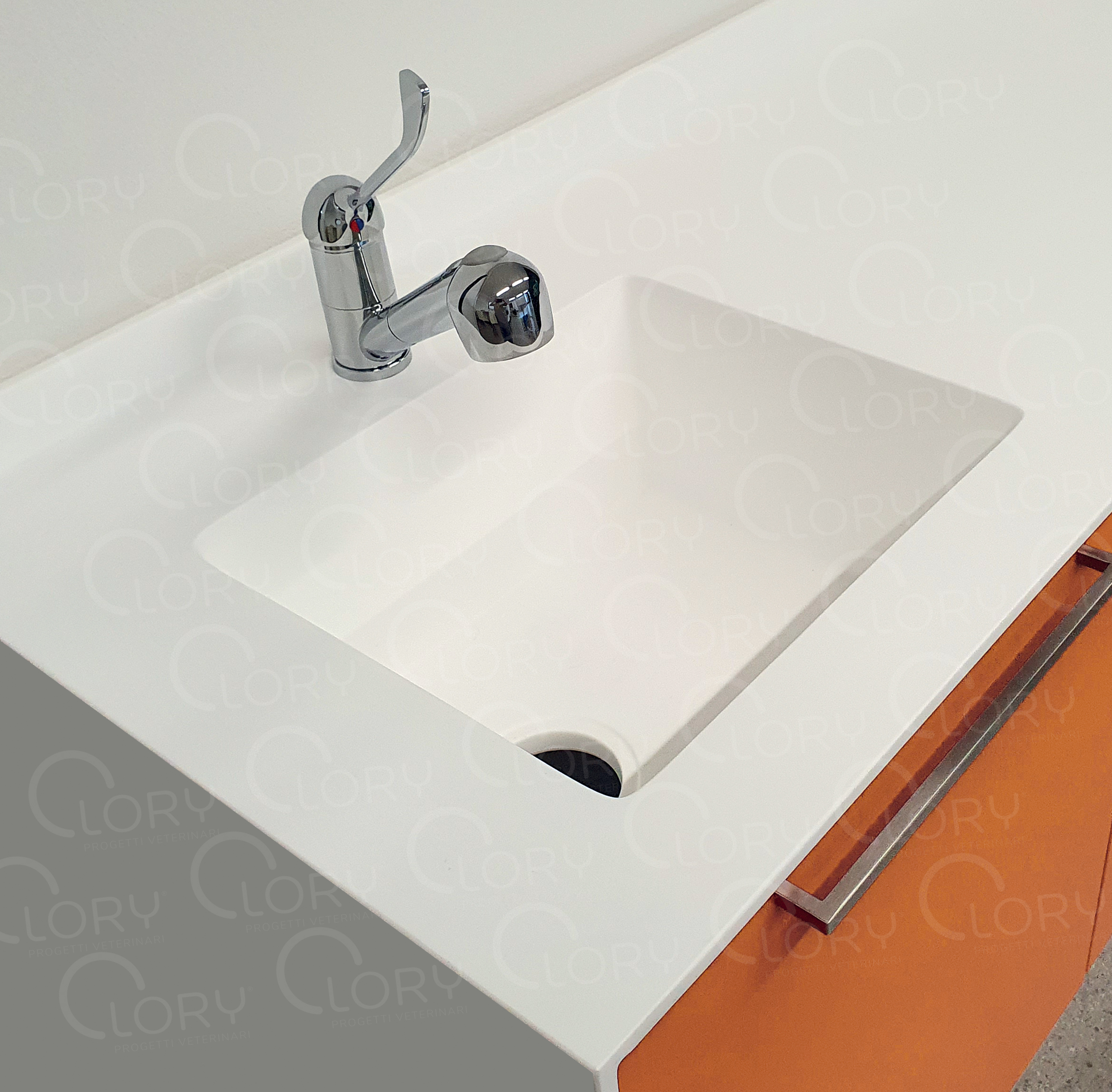 Composizione speciali in krion con lavello integrato al piano - immagine 2