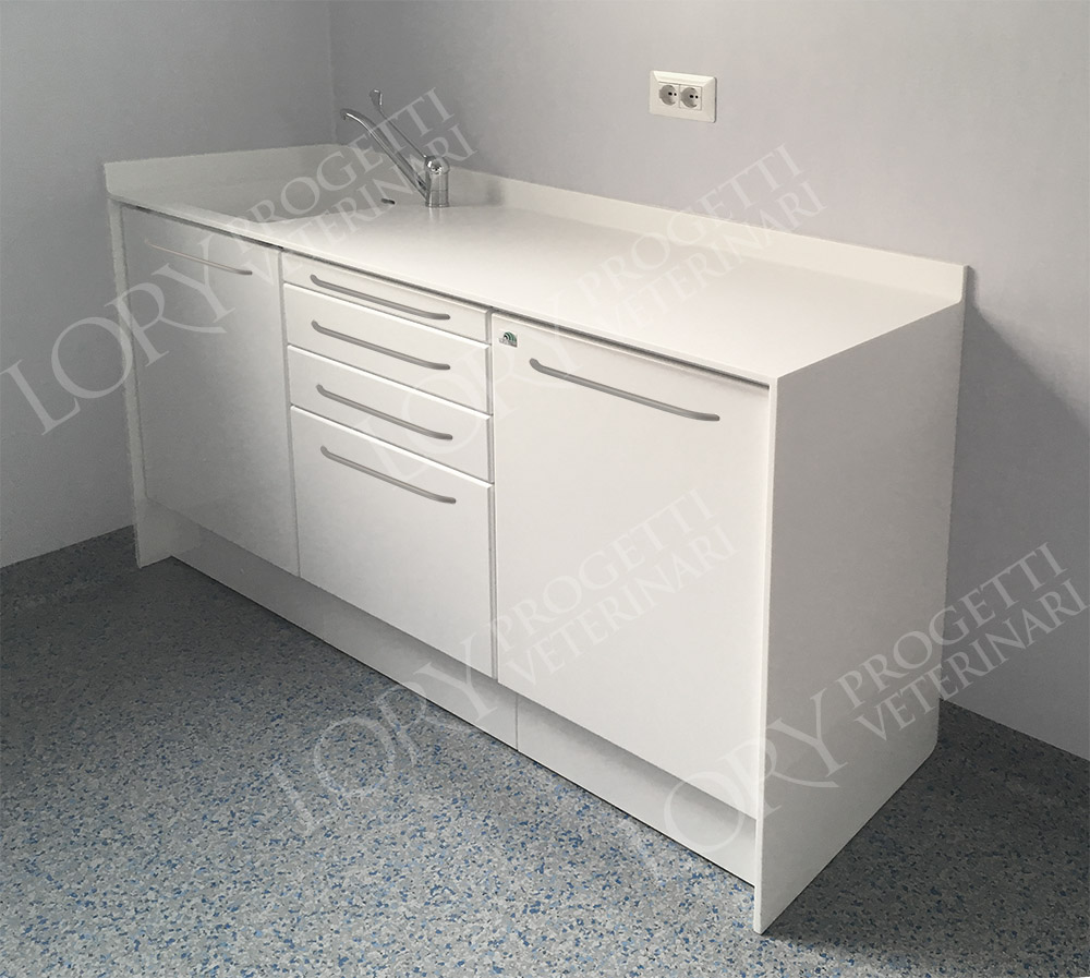 Composizione speciale in krion con lavello integrato al piano